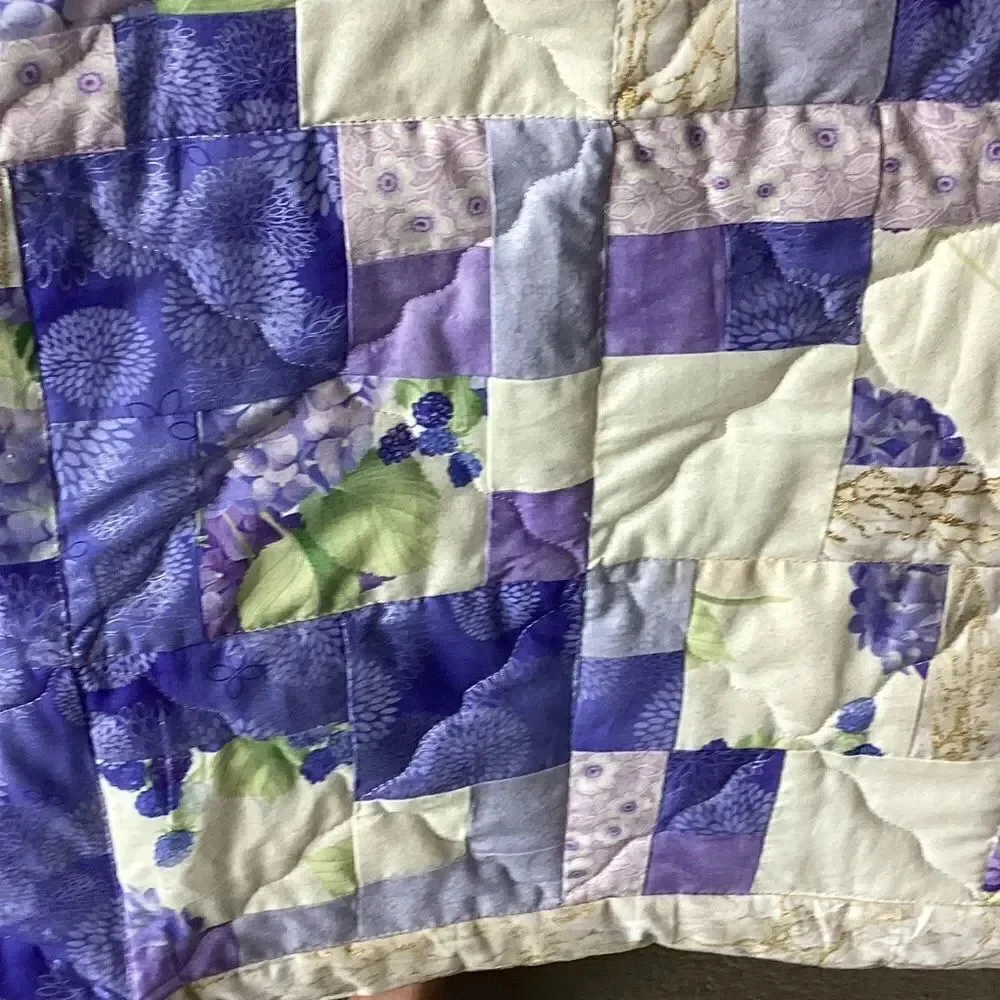 NWT Hand Crafted Gorgeous Shades of Purple, Cream and Gold Hydrangea Print Quilt